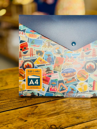 Petit Porte-Document Pochette A4 • Travel Stickers • Legami